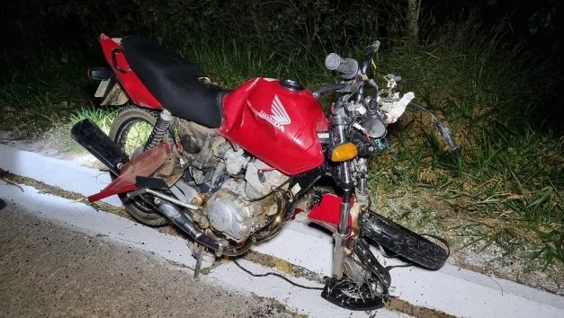 Motociclista morre ao ser atropelado por outra moto após batida com carro