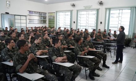 Atiradores participam de palestra sobre modelo de ensino a distância do Unifor-MG