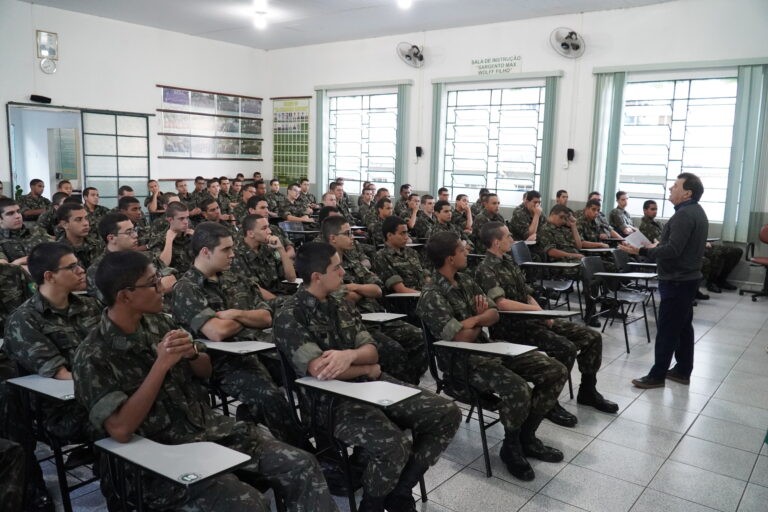 Atiradores participam de palestra sobre modelo de ensino a distância do Unifor-MG