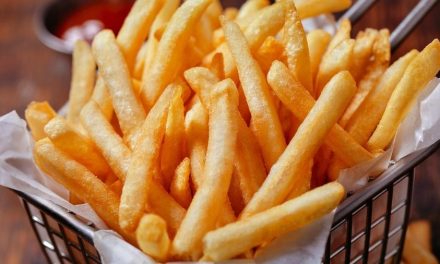 Estudo sugere que batata frita eleva risco de depressão e ansiedade