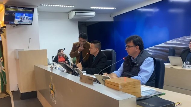 Câmara aprova aumento de quase 30% nos salários do prefeito, do vice e dos vereadores em Poços de Caldas
