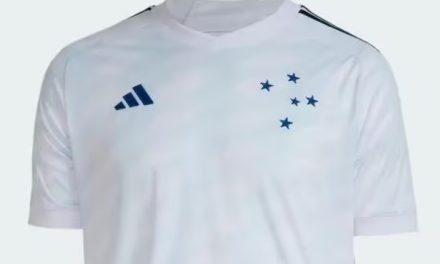 Começa a venda da nova camisa branca do Cruzeiro; saiba locais e preço