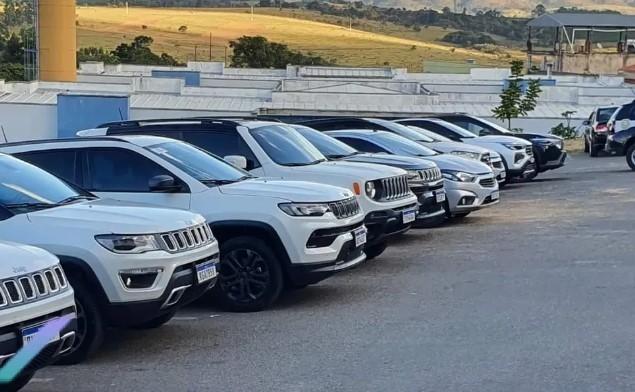 Por suspeita de fraude, 11 veículos de luxo são apreendidos em operação da Polícia Civil