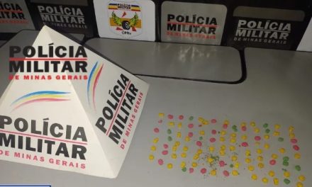 Polícia localiza 99 comprimidos de ecstasy durante operação e prende suspeito em Passos