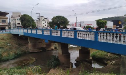 Pontes do rio Formiga recebem pinturas