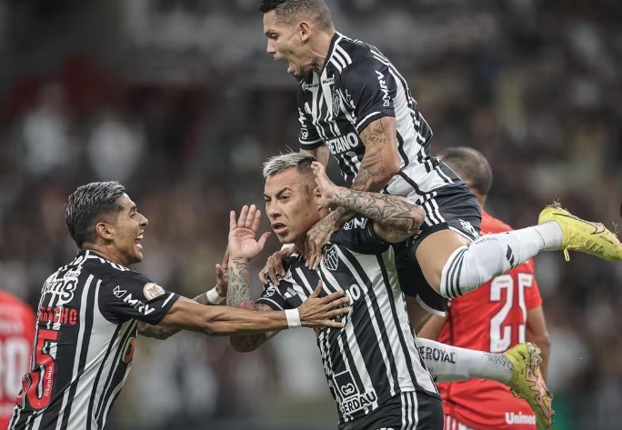 Galo vence o Internacional no Mineirão, em noite de G-4