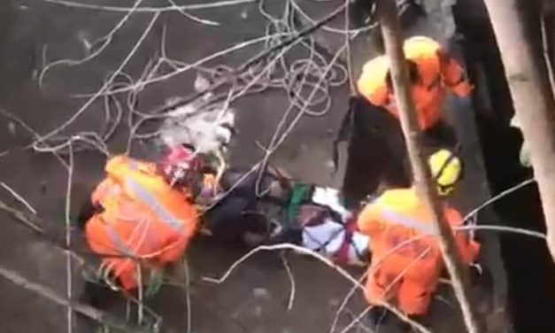 Homem pula muro de 20m para fugir da polícia, é socorrido e vai preso em Minas