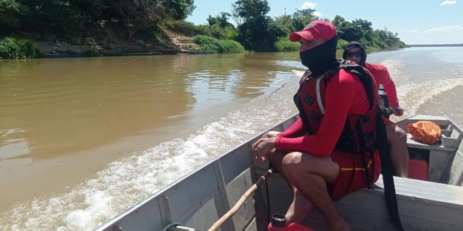 Bombeiros localizam corpo de idoso que se afogou na represa de Três Marias