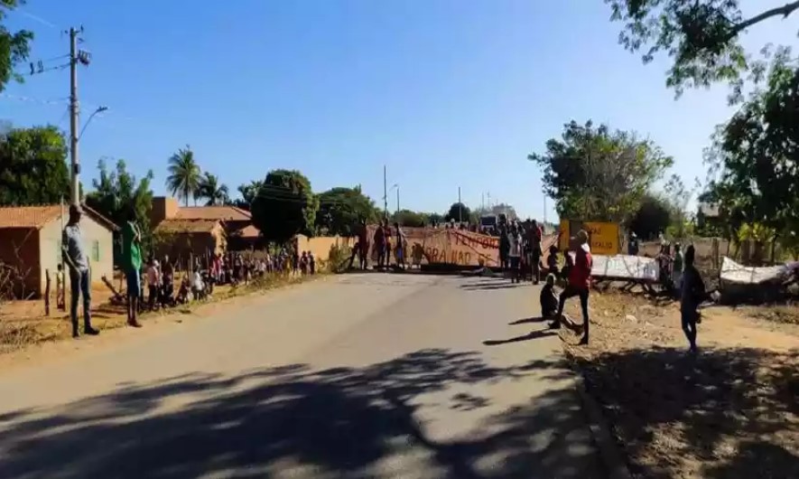 Indígenas bloqueiam estrada mineira em protesto contra PL do Marco Temporal
