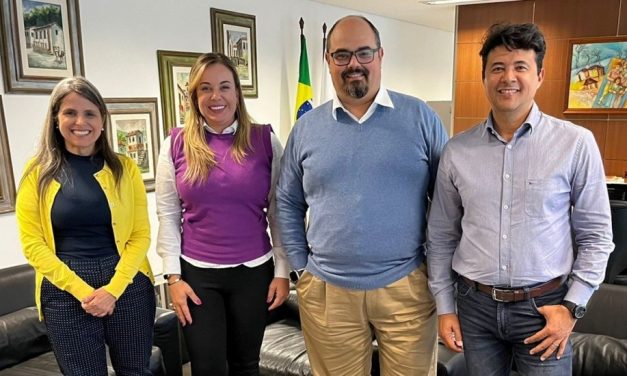 Prefeito e vice-prefeita se reúnem com vice-governador de Minas Gerais