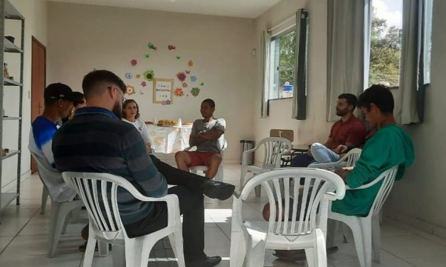 Creas realiza roda de conversa sobre o mercado de trabalho