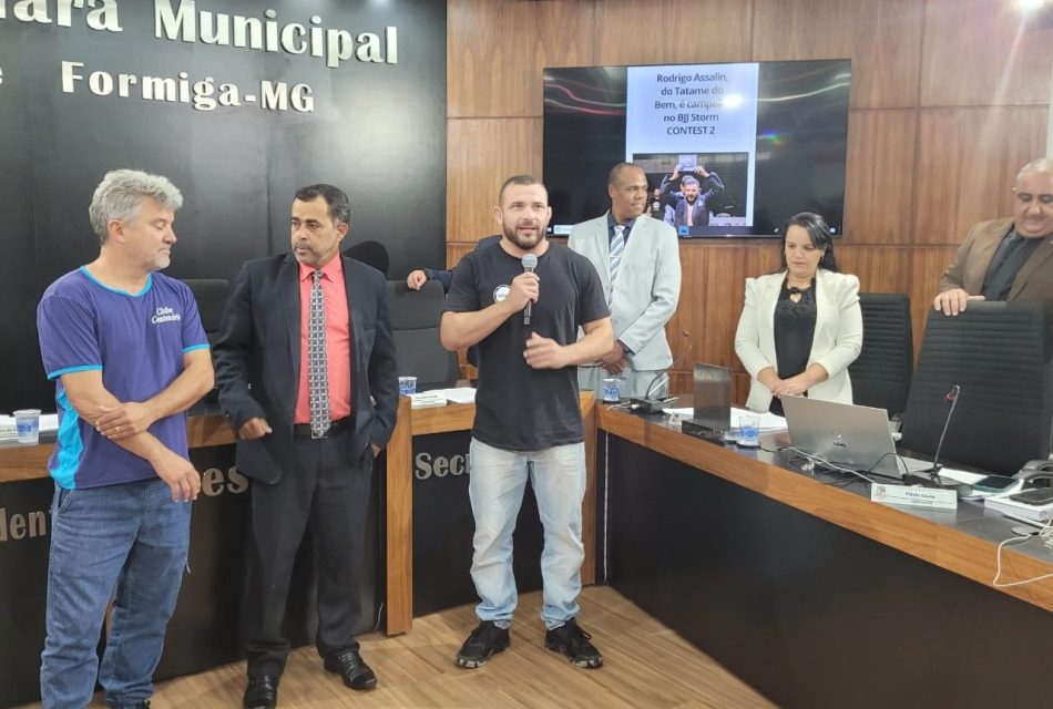 Rodrigo Assalin, do Tatame do Bem, é homenageado pelo Legislativo