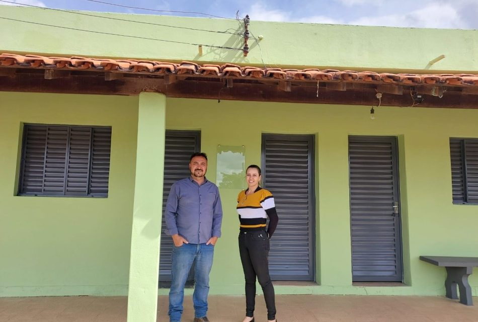 Secretário de Saúde e servidora verificam conclusão da reforma da UBS do Cerrado