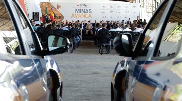 Governador entrega 121 novas viaturas para a Polícia Militar de Minas Gerais