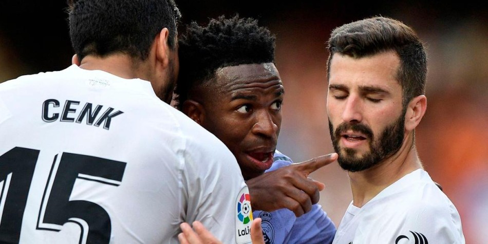 Brasil vai notificar autoridades espanholas após racismo contra Vini Jr.