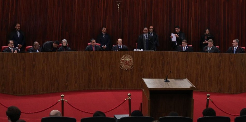 TSE retoma julgamento que pode levar à inelegibilidade de Bolsonaro