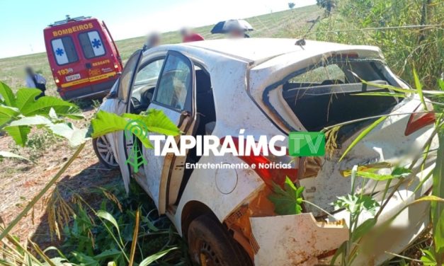 Mulher tem fratura exposta após carro capotar na BR-354 entre Arcos e Iguatama
