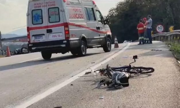 Acidente entre carro, motocicleta e bicicleta deixa uma vítima fatal e dois feridos na BR-262