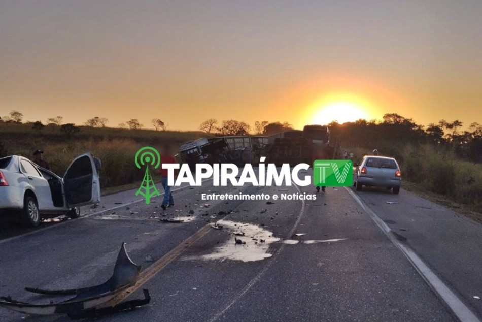 Acidente envolvendo um carro e quatro carretas deixa uma vítima fatal e interdita trecho da BR-262