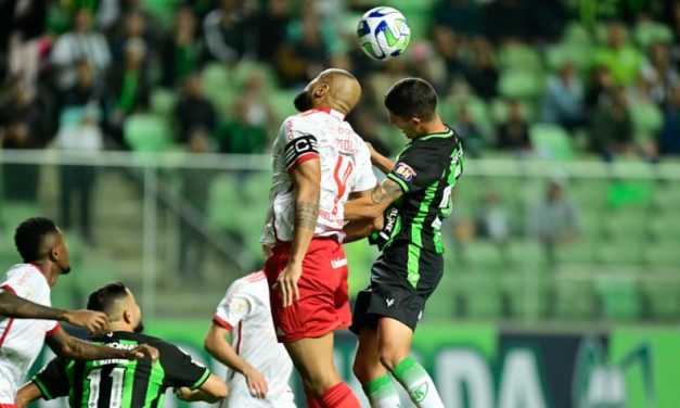 América é derrotado pelo Internacional, de virada, e segue no Z-4 do Brasileirão
