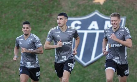 Sem substituto de Coudet, Atlético volta aos treinos na Cidade do Galo