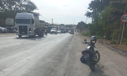 Adolescente de 15 anos é atropelado por motocicleta na BR-354, em Arcos