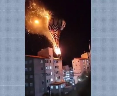 Balão em chamas cai em condomínio em Arujá