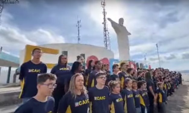 165 anos: Alunos do Caic prestam homenagem ao município