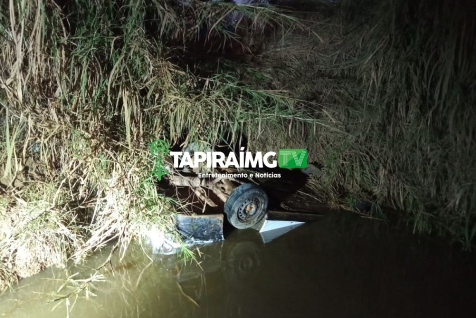 Homem morre após caminhonete cair dentro de córrego na zona rural de Bom Despacho