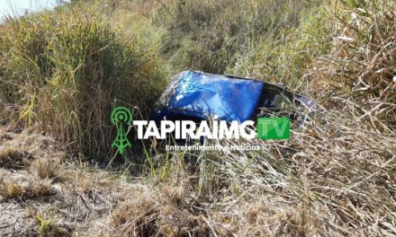 Quatro pessoas ficaram feridas após carro capotar na BR-262, em Luz