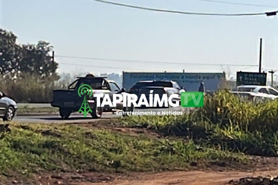 Colisão entre carro e caminhonete é registrada na BR-262