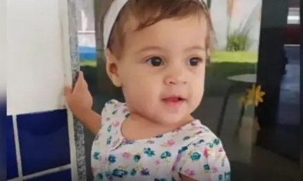 Bebê de um ano morre afogada em balde de água enquanto família fazia faxina