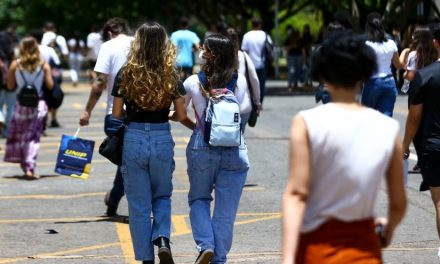 Gabarito oficial e questões do Enem serão divulgados nesta terça-feira