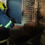 Bombeiros controlam incêndio em residência em Piumhi