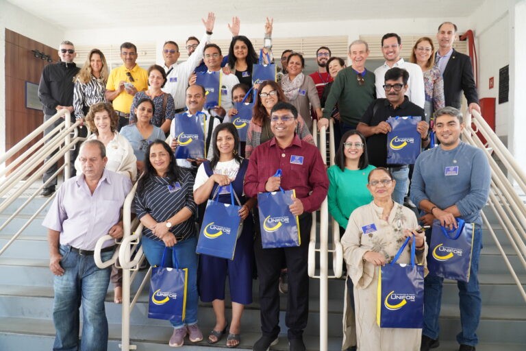 Rotarianos da índia visitam Unifor-MG
