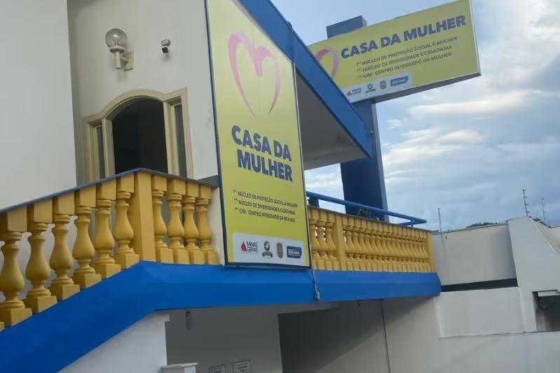 Mulher tem a mandíbula quebrada ao defender filho de homofobia do pai em Minas