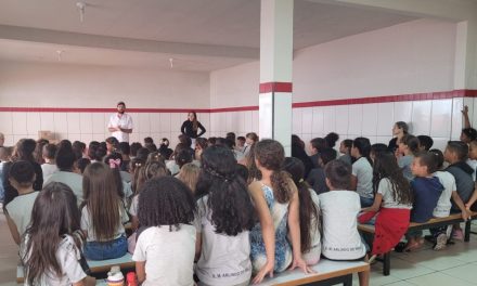 Palestra sobre a importância do meio ambiente é realizada na Escola Arlindo de Melo