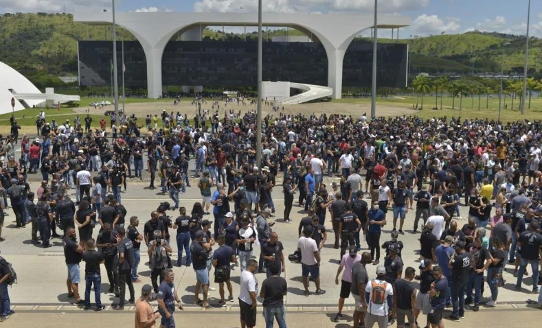 Em estrita legalidade, polícia pode ‘parar’ a partir de segunda em MG