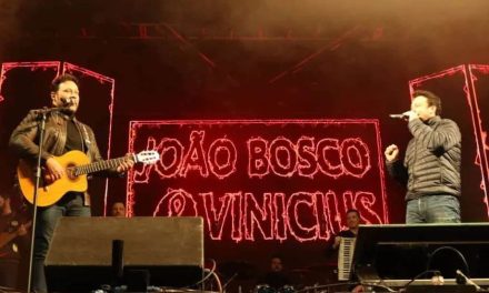 Show da dupla João Bosco e Vinícius atrai milhares de formiguenses e visitantes