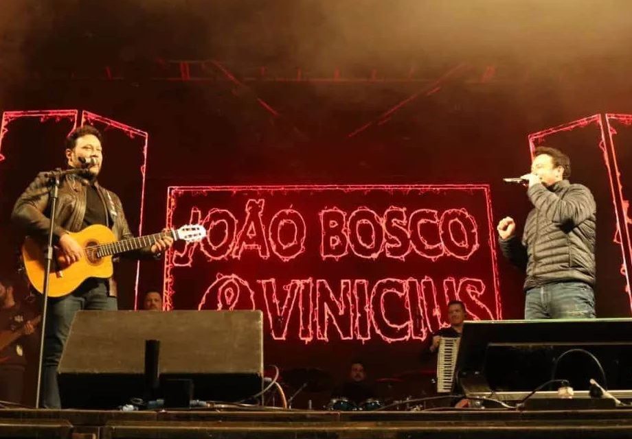 Show da dupla João Bosco e Vinícius atrai milhares de formiguenses e visitantes
