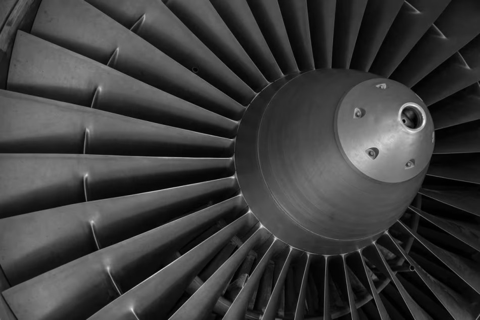 Trabalhador de pista morre em aeroporto após ser sugado por turbina de avião