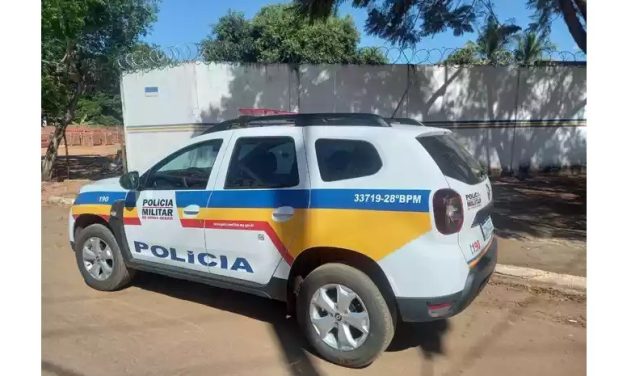 Ladrão invade casa, rende pessoas e avisa onde ia abandonar carro roubado