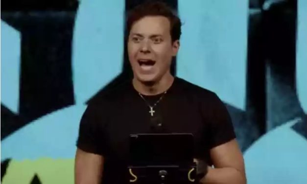 Igreja de André Valadão promove ‘cura gay’ em retiros espirituais em Sabará