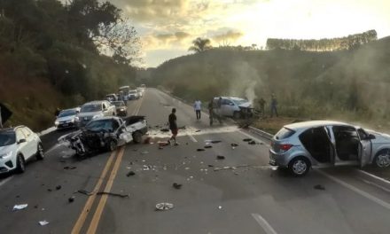 Colisão entre três veículos deixa seis pessoas feridas no Sul de Minas