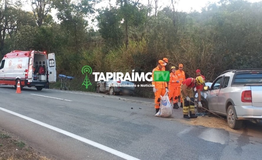 Acidente envolvendo duas caminhonetes deixa três feridos na BR-262