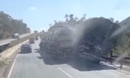 Colisão entre carreta e caminhão interdita trecho da BR-262