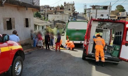 Três ficam feridos ao serem atropelados por ônibus e carro em Alfenas