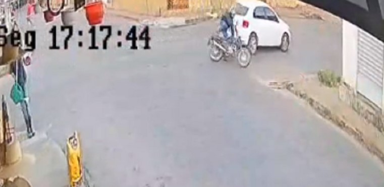 Em menos de 24 horas, três acidentes são registrados na mesma rua em Divinópolis