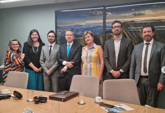Regularização de construções às margens do Lago de Furnas é tema de reunião entre Alago e autoridades