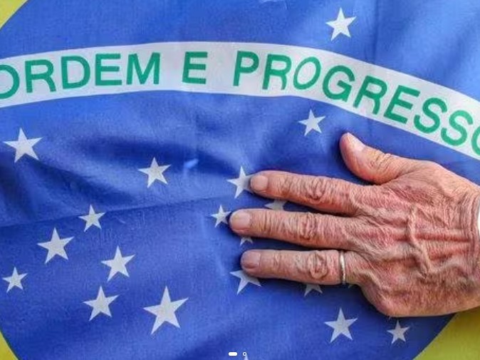 Deputado mineiro quer obrigar governo a utilizar apenas cores da bandeira